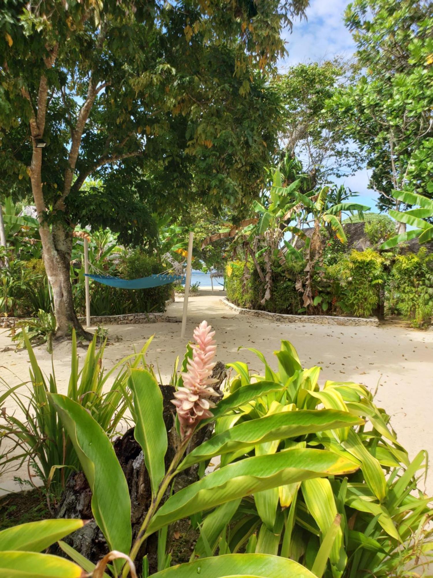 Breakas Beach Resort (Adults Only) Port Vila Buitenkant foto