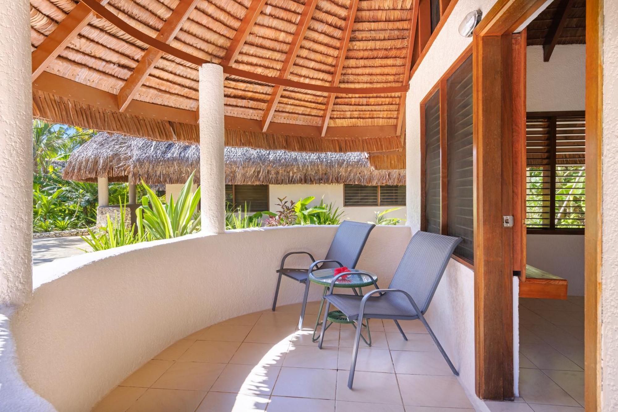 Breakas Beach Resort (Adults Only) Port Vila Buitenkant foto