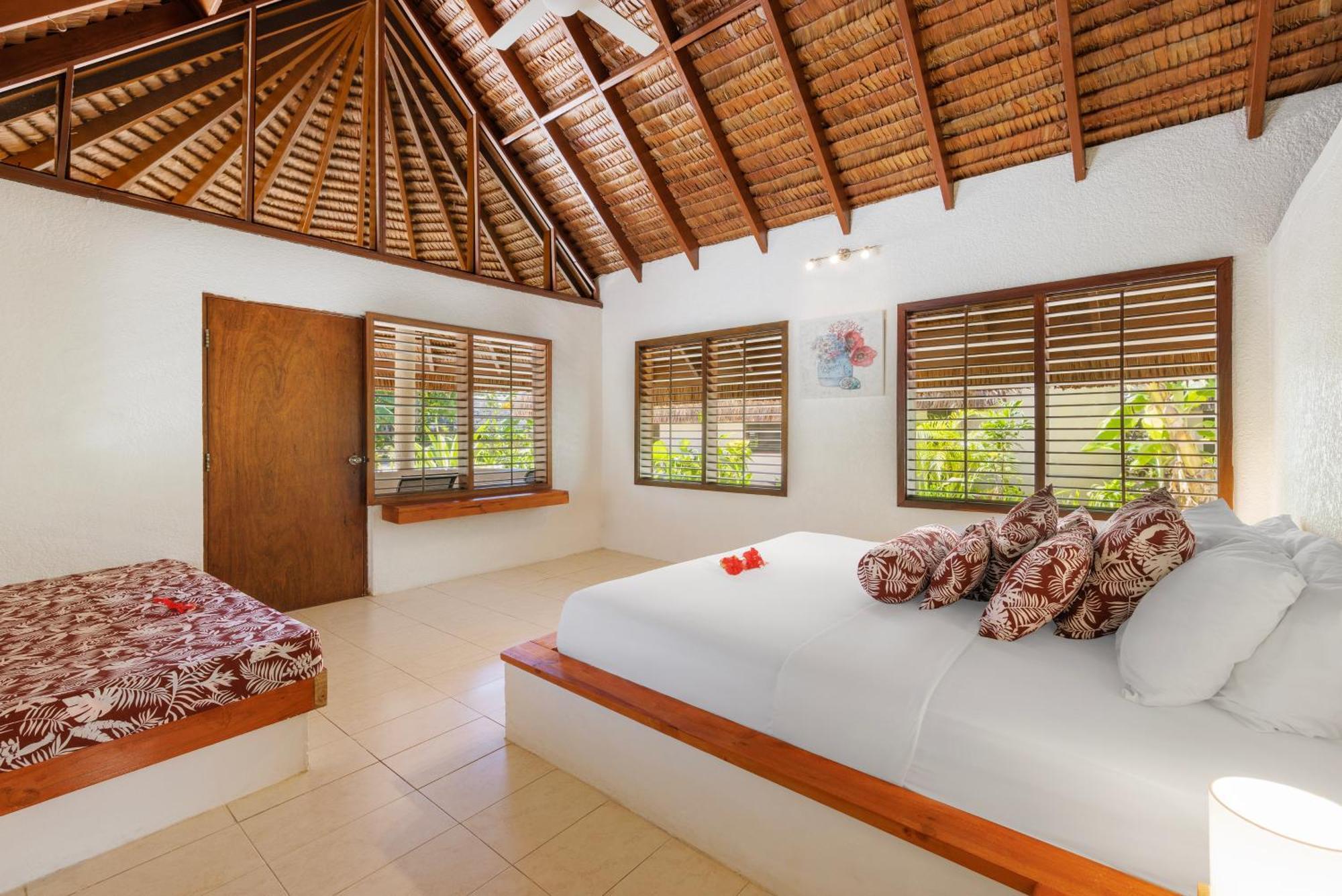 Breakas Beach Resort (Adults Only) Port Vila Buitenkant foto