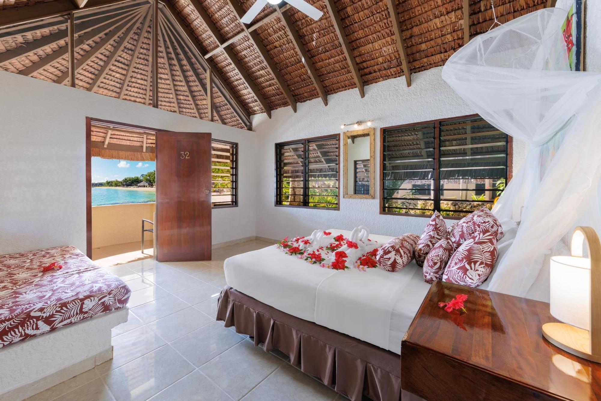Breakas Beach Resort (Adults Only) Port Vila Buitenkant foto