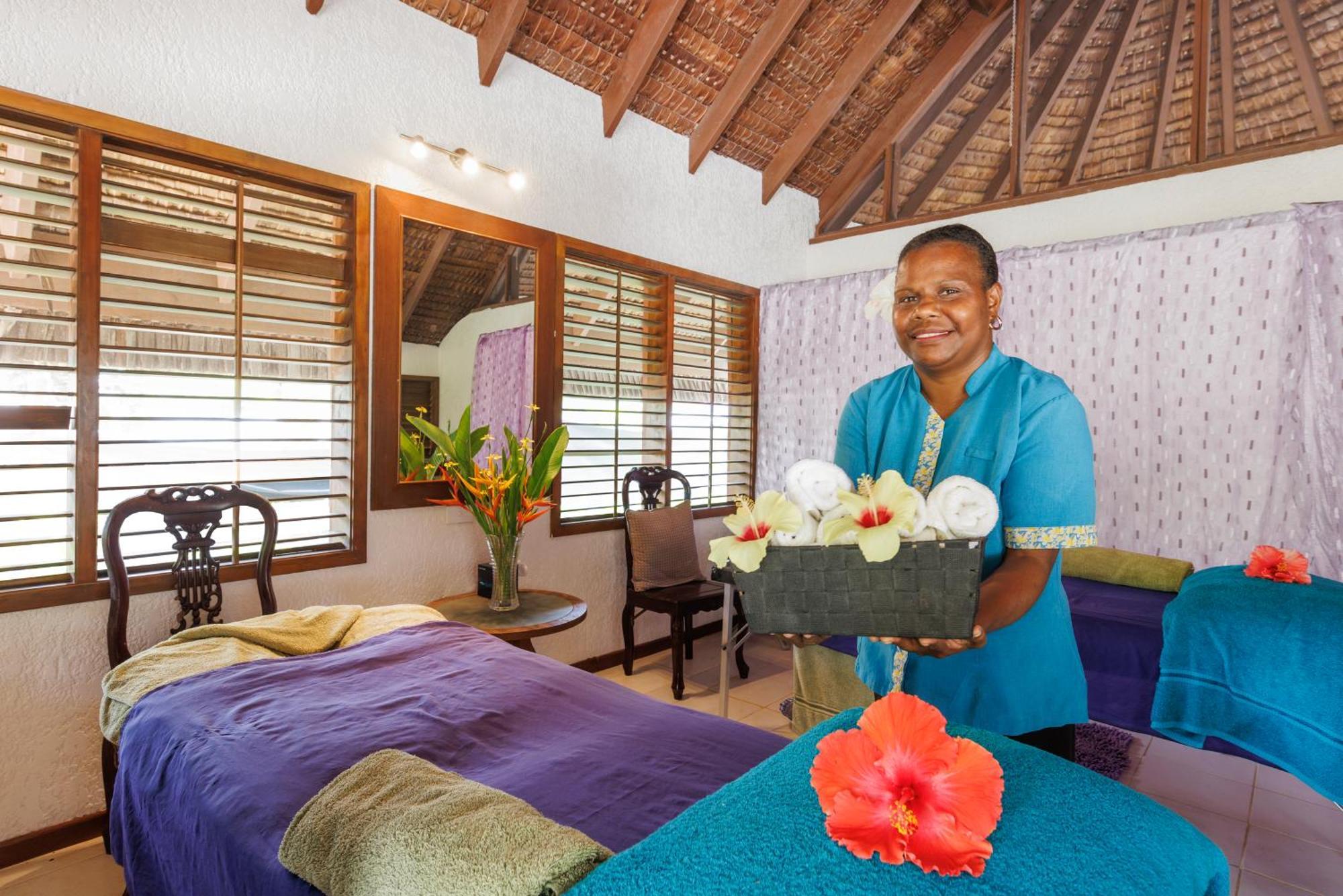 Breakas Beach Resort (Adults Only) Port Vila Buitenkant foto