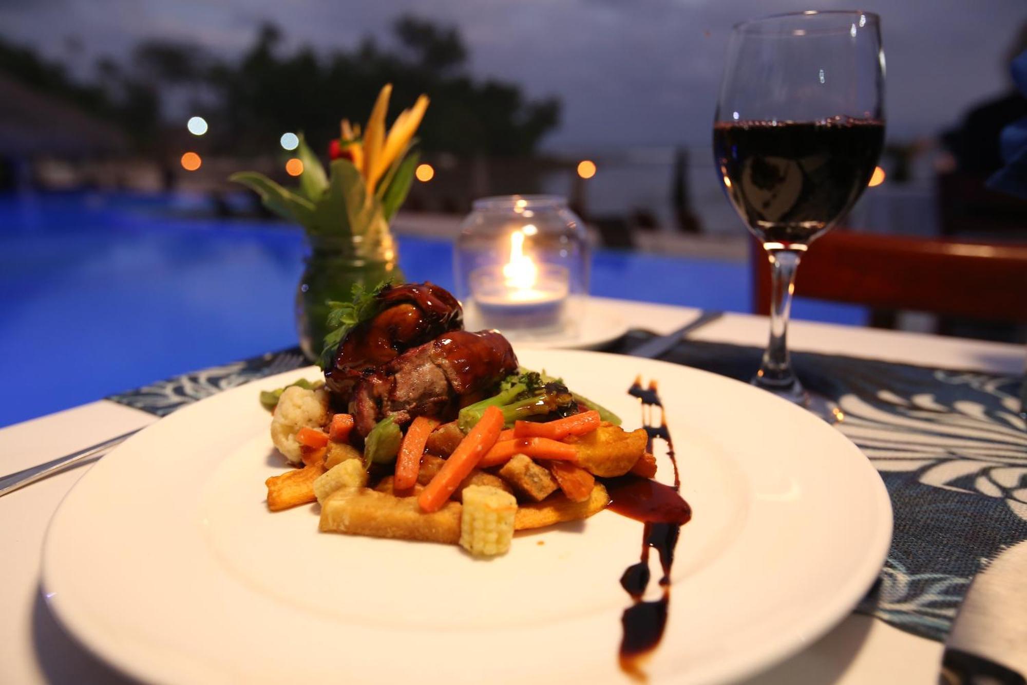 Breakas Beach Resort (Adults Only) Port Vila Buitenkant foto