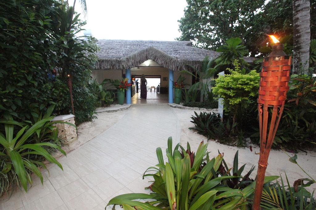 Breakas Beach Resort (Adults Only) Port Vila Buitenkant foto