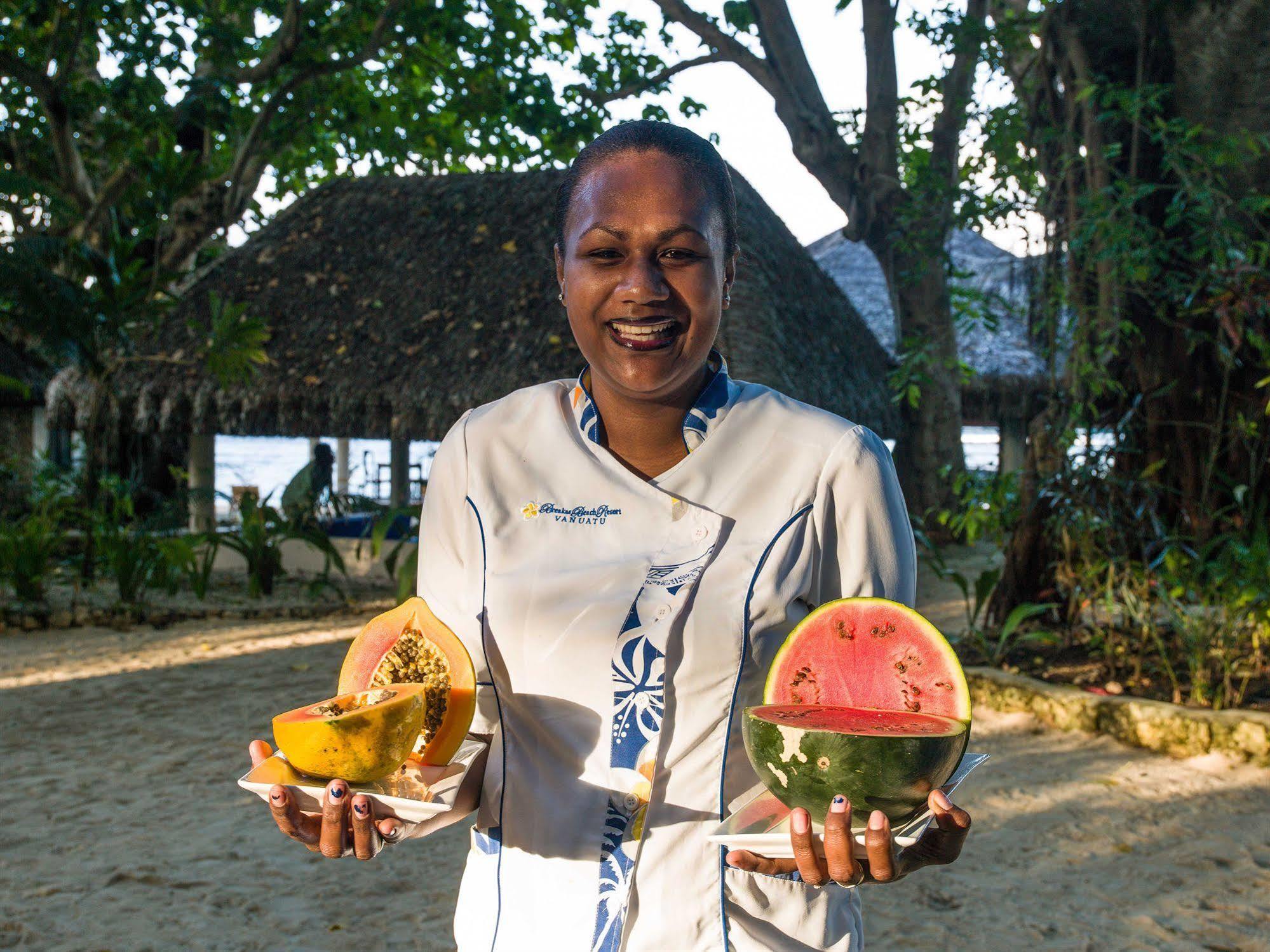 Breakas Beach Resort (Adults Only) Port Vila Buitenkant foto