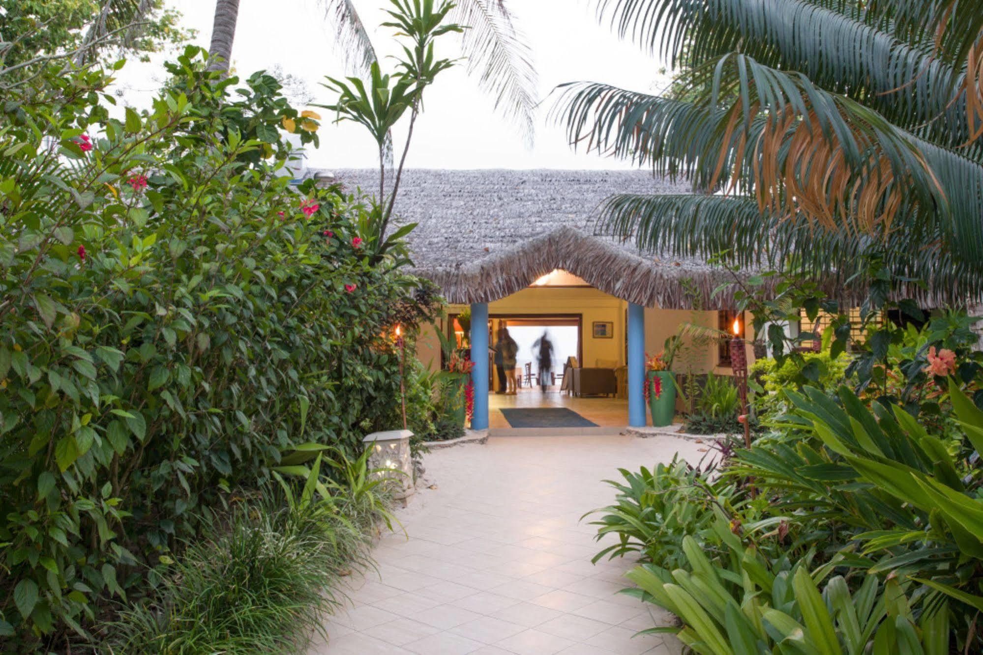 Breakas Beach Resort (Adults Only) Port Vila Buitenkant foto