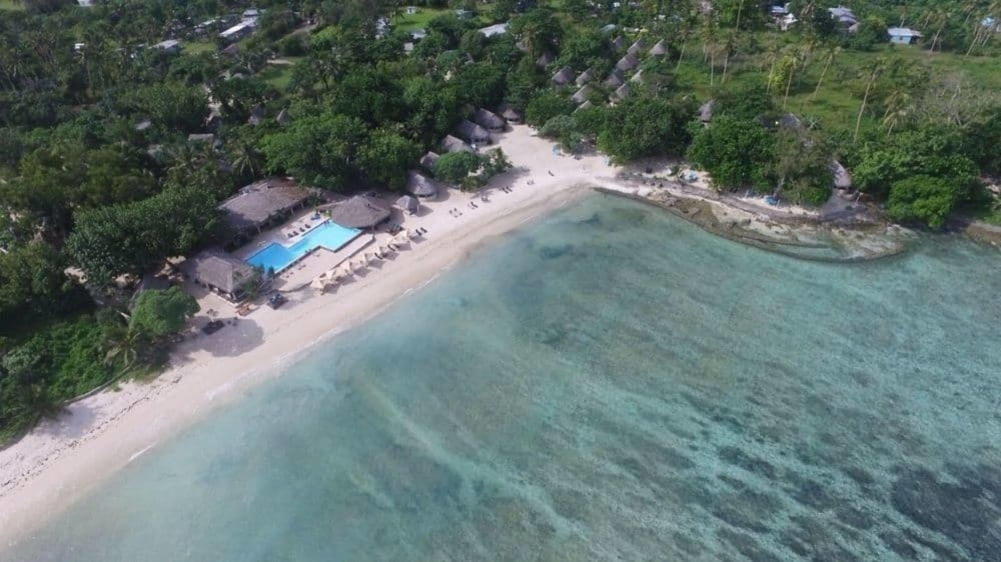 Breakas Beach Resort (Adults Only) Port Vila Buitenkant foto