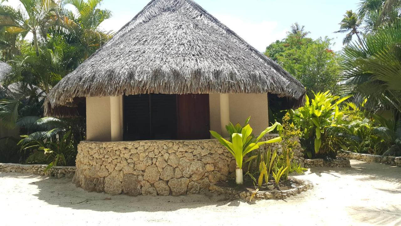 Breakas Beach Resort (Adults Only) Port Vila Buitenkant foto